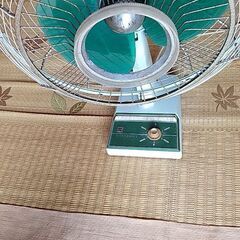 昭和レトロ扇風機の画像
