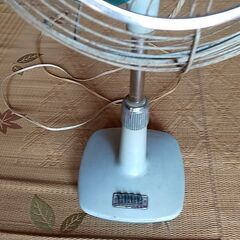 昭和レトロ扇風機の画像