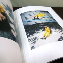 講談社 広瀬すず 10周年記念写真集 レジャー・トレジャー 初回特典 帯広Ver. 特製ポストカード2枚入り レターパック可 札幌市 新道東店の画像
