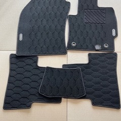 カローラクロス　フロアマット
