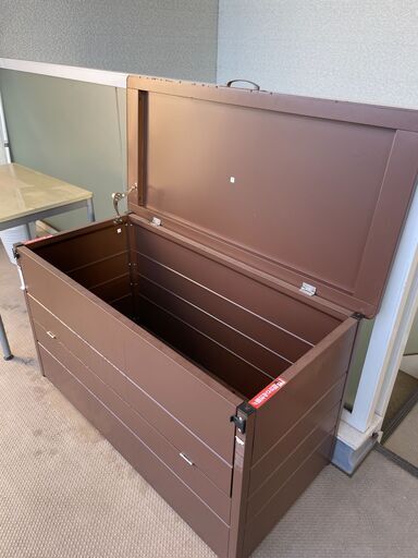 大きな茶色のボックス　縦59cm　横125cm　深さ69cm　高さ70cm