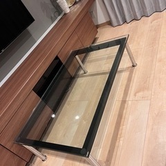 定価40,000円購入。高級ガラステーブル