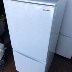 福岡市内配送設置無料　2020年　シャープ SHARP SJ-D14F-W [冷蔵庫 （137L・つけかえどっちもドア） 2ドア ホワイト系]