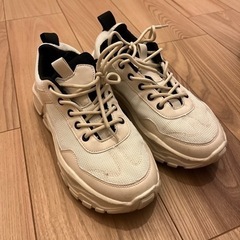 ほぼ未使用　厚底スニーカー24.5センチ