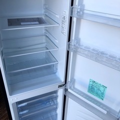 福岡市内配送設置無料　2022年式　ハイセンス 冷蔵庫 幅49cm 175L ブラック HR-D1701B 2ドア 右開き 大容量冷蔵室122L スリムの画像