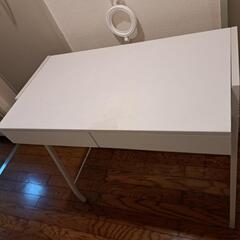 机 デスク オフィスの画像