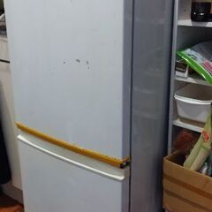 シャープ製137L単身用冷蔵庫無料でお譲りします