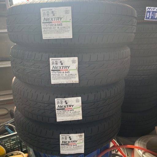 ブリヂストン175/70R14 車のパーツ タイヤ
