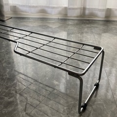 キッチン隙間コンロ奥ステンレスラックの画像