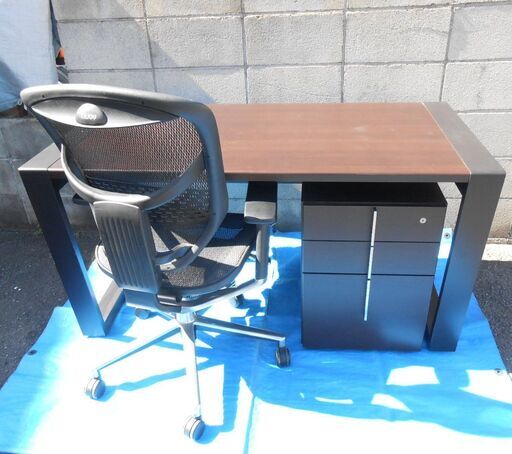 【QR決済・配送可能】バルバーニ コアデスク Ergohuman（エルゴヒューマン） メッシュチェアーのセット（近くなら配送も可能です）