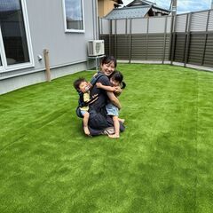 3月30日、4月4日人工芝お手伝い！トラック持っている建築業経験...