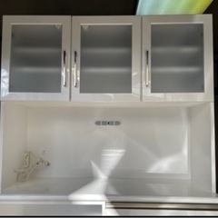 【キャンセル出ました】使用半年マナベインテリアの食器棚の画像