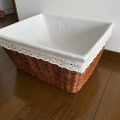 【美品】藤編み　カゴ　カバー付き