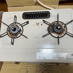 ガスコンロ 都市ガス ホーロー 幅56cm 右強火力 2口 据置...
