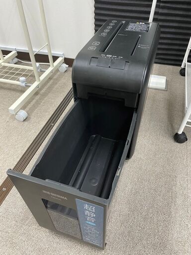 アイリスオーヤマ製　シュレッダー