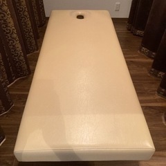 マッサージ、エステ施術用ベッド