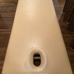 マッサージ、エステ施術用ベッドの画像