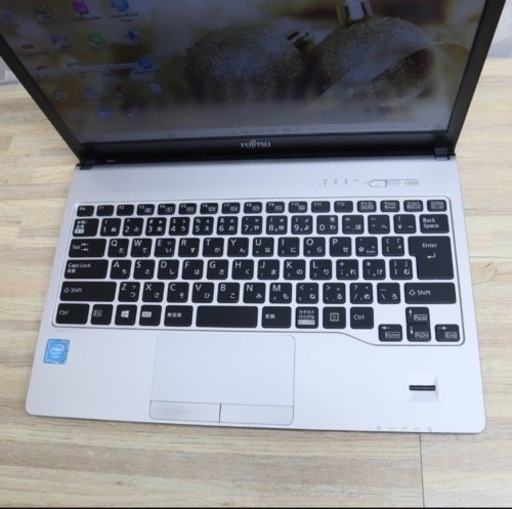 相談中 超美品 超軽 富士通ノート暴速起動 高性能Celeron＋新品メモリ 