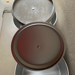 決まりました【差し上げます】レトロっぽいアルミ鍋２つの画像