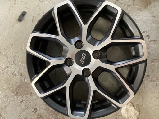 車のパーツ タイヤ、ホイール