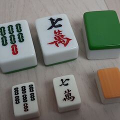 でかっ！　ジャンボサイズのマージャン牌　麻雀