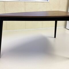 三角 ダイニングテーブル ウォールナットの画像