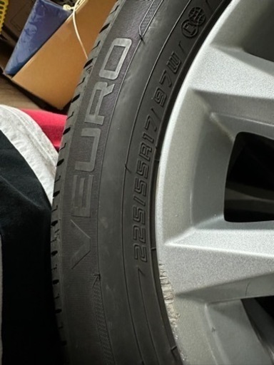 車のパーツ タイヤ、ホイール