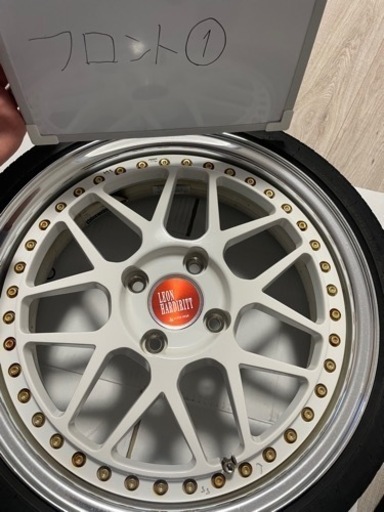 車のパーツ タイヤ、ホイール