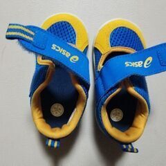 ASICSベビーシューズの画像