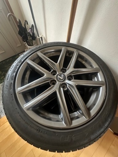 車のパーツ タイヤ、ホイール