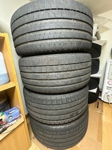 車のパーツ タイヤ、ホイール