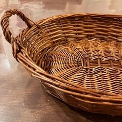フルーツ　籠　カゴ　小物入れ　木製　つる　　持ち手　取手の画像