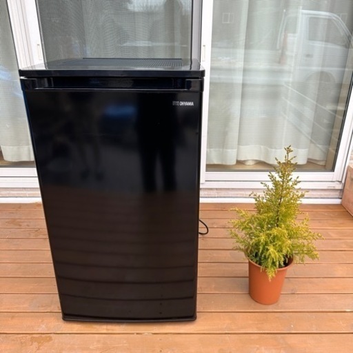 前開き式ノンフロン冷凍庫 60L IUSD-6A-B ブラック他店相場20,000円前後