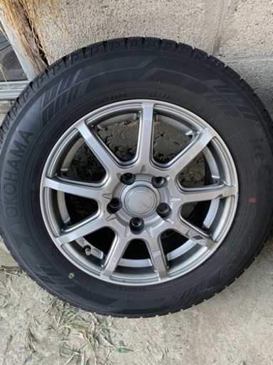 車のパーツ タイヤ、ホイール