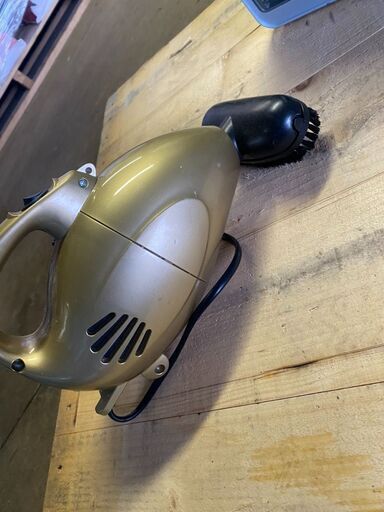 山善] ハンディクリーナー ブラシノズル すき間ノズル付 コンパクト 紙パック不要 シャンパンゴールド ZHE-400-N [メーカー保証1年]