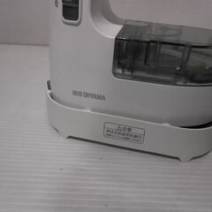 【配送出来ます】軽量 衣類をハンガーにかけたまま 衣類用スチーマー アイリスオーヤマ IRS-01-WS（近くなら配送も可能です。宅配もお問合せ下さい）の画像