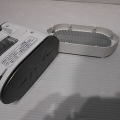 【配送出来ます】軽量 衣類をハンガーにかけたまま 衣類用スチーマー アイリスオーヤマ IRS-01-WS（近くなら配送も可能です。宅配もお問合せ下さい）の画像