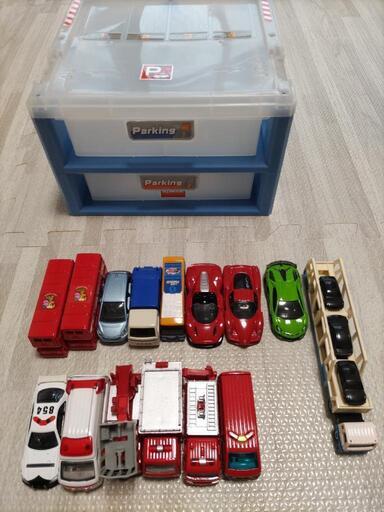 【お売りします】トミカ ミニカーとミニカー収納ケース