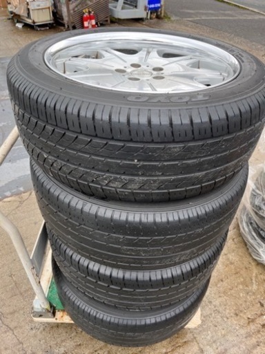 車のパーツ タイヤ、ホイール