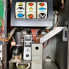 卓上スロットマシーン、レトロゲーム機、卓上ゲームの画像