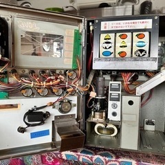 卓上スロットマシーン、レトロゲーム機、卓上ゲームの画像