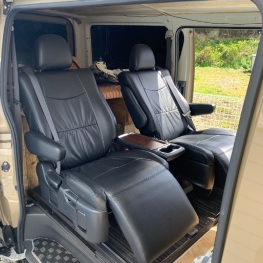 ハイエース　キャプテンシート　フレーム付き　リクライニング　オットマン　スライド　ベルファイア　アルファード　エスティマ