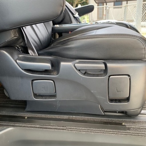 ハイエース キャプテンシート フレーム付き リクライニング オットマン