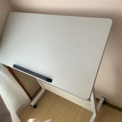 【お取引中】高さ、角度調整可能　パソコンテーブル