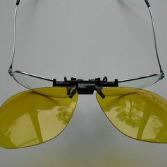 跳ね上げ式サングラス　　メガネにつけ使用  NO1の画像