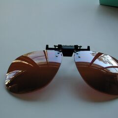 跳ね上げ式サングラス　　メガネにつけ使用　　NO2の画像