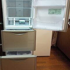 １０Kgドラム洗濯機とレンジが置ける日立３ドア冷蔵庫他大阪市～神戸市近郊のみ、＋８０００円で配送、設置、動作確認までいたしますの画像