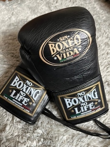 ボクシンググローブ