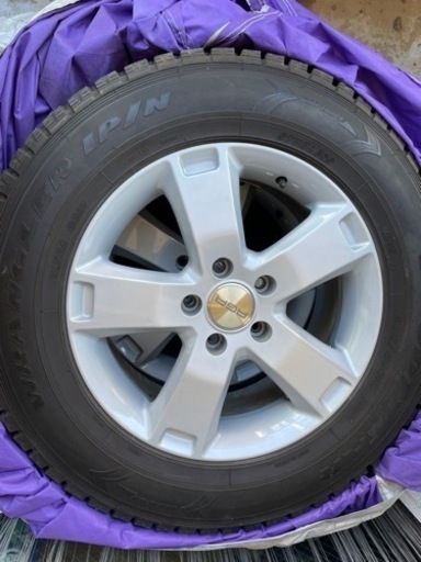 代理出品追加写真　車のパーツ タイヤ、ホイール