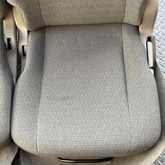 【商談中】スズキ　エブリイバン　DA64V　運転席・助手席シート　ヘッドレスト分離型　クッション変形少ない　シートベルト受け部無しの画像